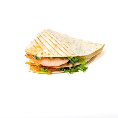 Кесадилья с индейкой и сальсойв Doc coffee по цене 350 ₽