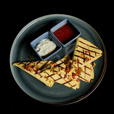 Кесадилья с курицей в Chocolate по цене 520 ₽