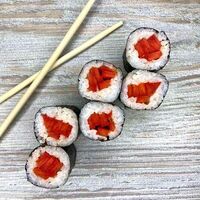 Классический ролл с болгарским перцем в Umami