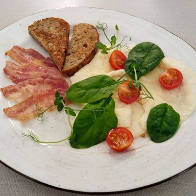 Омлет с беконом в Марсель кафе-кондитерская по цене 405 ₽