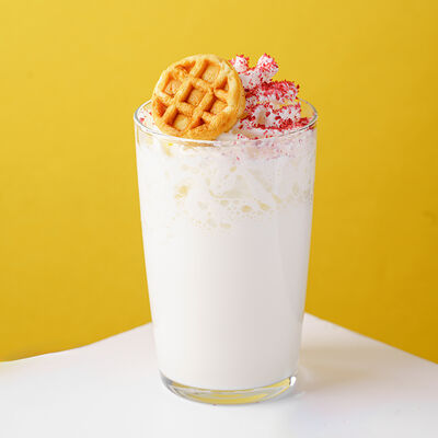 Милкшейк Вафля малина в Панда Маркет по цене 445 ₽