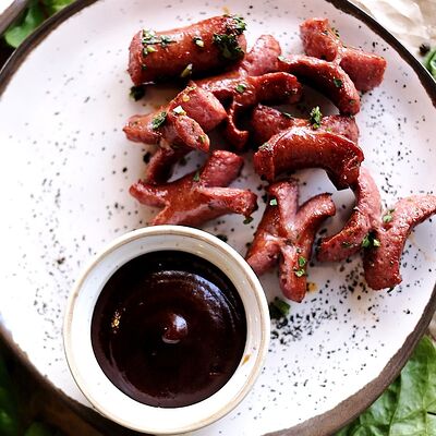 Охотничьи колбаски с соусом Барбекю в LOFT по цене 500 ₽