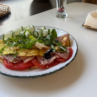 Омлет французский с бекономв Surch по цене 550 ₽