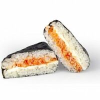 Онигири с лососем в Каратэ Суши