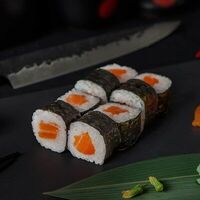 Маки с лососем Саке чиз в Fast Япония Premium Sushi