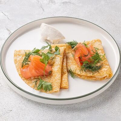 Блинчики с лососем и творожным кремом в Шоколадница по цене 535 ₽
