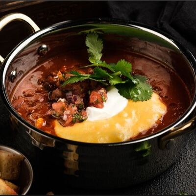 Суп Чили кон карне с сыром чеддер в Крафт & Бургер по цене 560 ₽