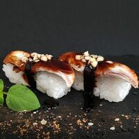 Нигири с угрем в Renai - суши класса премиум