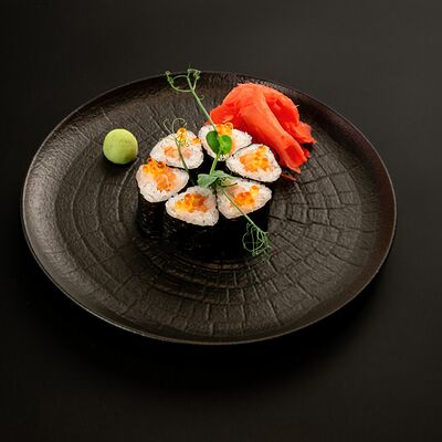 Ролл с лососем в Oji по цене 360 ₽