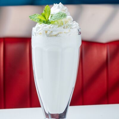 Молочный коктейль классическийв Метро Cafe по цене 399 ₽