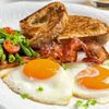 Яичница из 2-х яиц с беконом в Capo Ristorante по цене 650