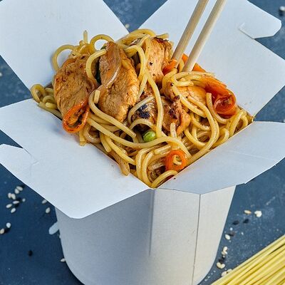 Яичная лапша с цыпленком в соусе пряный терияки в Crois by IN JOY по цене 540 ₽