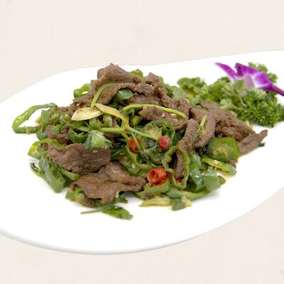 Острая жареная говядина по-хунаньски в Золотая панда по цене 2207 ₽