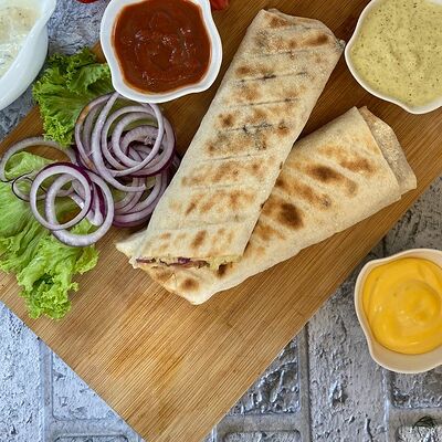 Шаурма маленькая с бараниной в МангалРум по цене 600 ₽