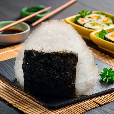 Онигири Креветка в Yorokobi по цене 320 ₽