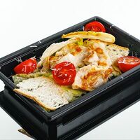Цезарь с курицей в Rolls Bar