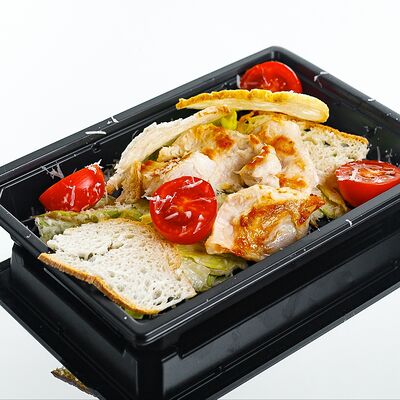 Цезарь с курицей в Rolls Bar по цене 414 ₽