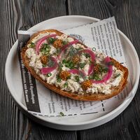 Риет из копченной рыбы со злаковым хлебом в Паб Мира