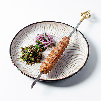 Люля-кебаб из баранины с салатом табуле и луком в VASILCHUKI Chaihona №1 по цене 440