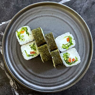 Овощной ролл в Кубик по цене 449 ₽