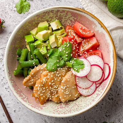 Поке с курицей в остро-сладком соусе в Tomi по цене 920 ₽