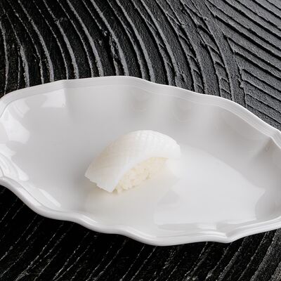 Суши с кальмаром в Ginza по цене 890 ₽