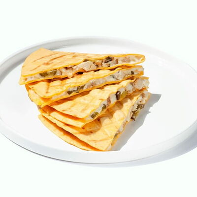 Кесадилья цыпленок-халапеньо в ЭкоРолл по цене 412 ₽