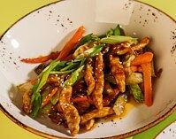 Куриное филе по-тайски с овощами в Тики Вики по цене 450 ₽