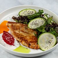 Стейк из индейки с легким салатом в Bambini bar