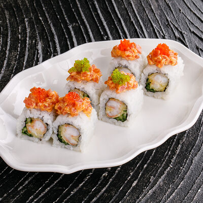Ролл темпура с креветками и острым тунцом в Ginza по цене 1590 ₽