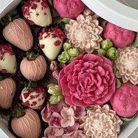 Зефирное суфле с клубникой в шоколаде Цветущий сад в Chocoroom