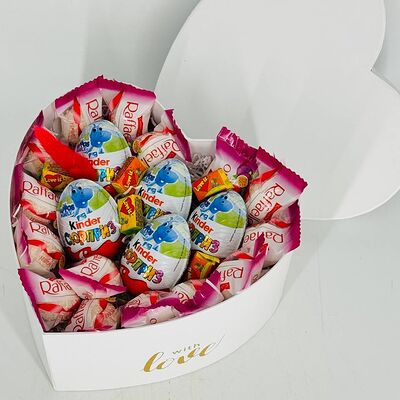 Подарочный бокс с киндерамив Дарите красиво по цене 6299 ₽