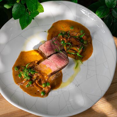 Филе-миньон с белыми грибамив Myst по цене 2720 ₽