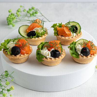 Тарталетка с лососем в KanapeFest по цене 3151 ₽