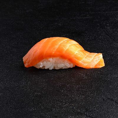 Суши с лососем в Веселый Самурай Sushi Premium по цене 275 ₽