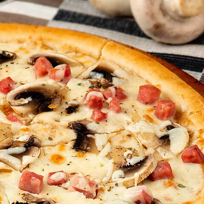 Большая пицца Ветчина-грибы в Престо по цене 1090 ₽