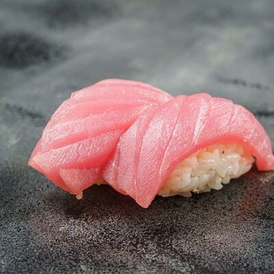 Суши с тунцом в Филадельфия по цене 384 ₽