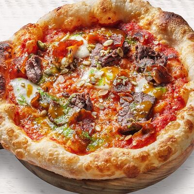 Пицца с говядиной и хурмой в Перчини по цене 680 ₽