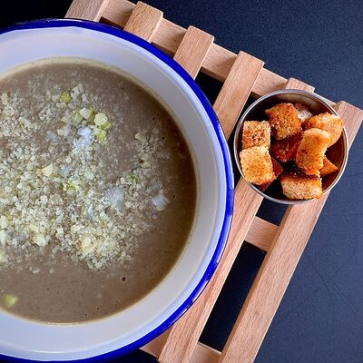 Крем-суп из шампиньонов с беконом в Бекки бар по цене 450 ₽