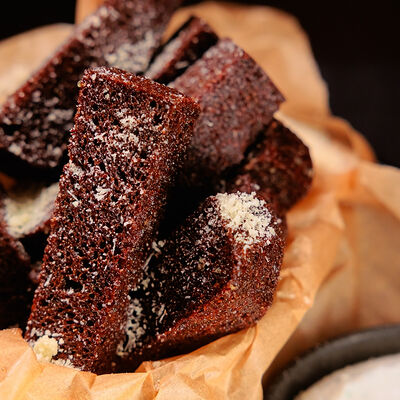 Хрустящие гренки с чесночным соусом в Рестобар Литера по цене 290 ₽