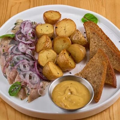 Сельдь с картофелемв 4 сыра по цене 420 ₽