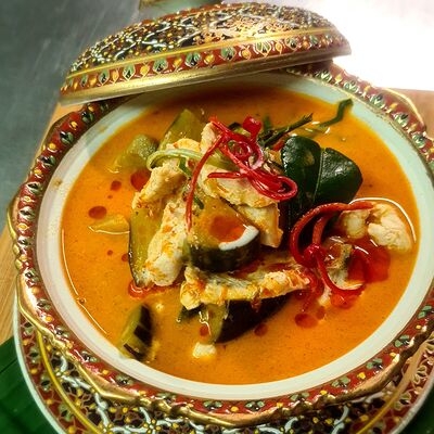 Тайский карри красный Гаенг Дэнг Кай и Као в Thai Pattara Restaurant по цене 888 ₽