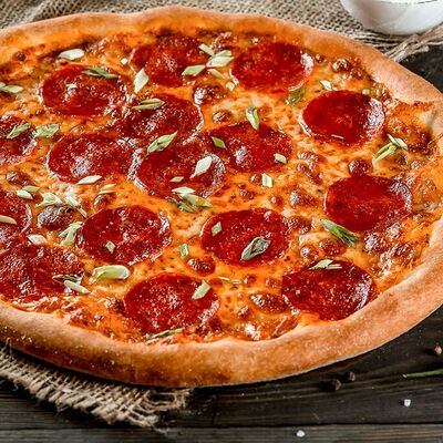 Пицца Пепперонив СВОЯ КУХНЯ по цене 988 ₽