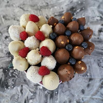 Классика в сердце с голубикой и малиной размера S в Клубника в шоколаде VeryBerryLab по цене 6390