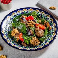 Салат теплый со шпинатом в Чайхана Узбекская Кухня