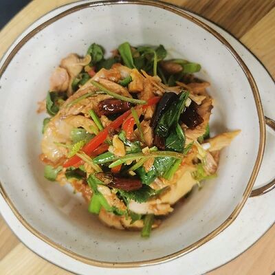 Салат из цыпленка по-пекински в Харбин по цене 988 ₽