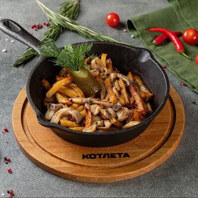Картофель жареный с грибами в Котлета по цене 470 ₽