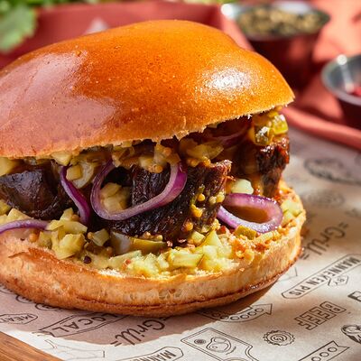 Стейк-бургер с томленым Чак роллом в BBQ Beer Restaurant по цене 1025 ₽