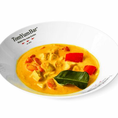 Карри Red с курицей в TomYumBar по цене 748 ₽