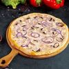 Пицца Куриный жюльен чиабаттав Eat&Drinks Pizza по цене 850